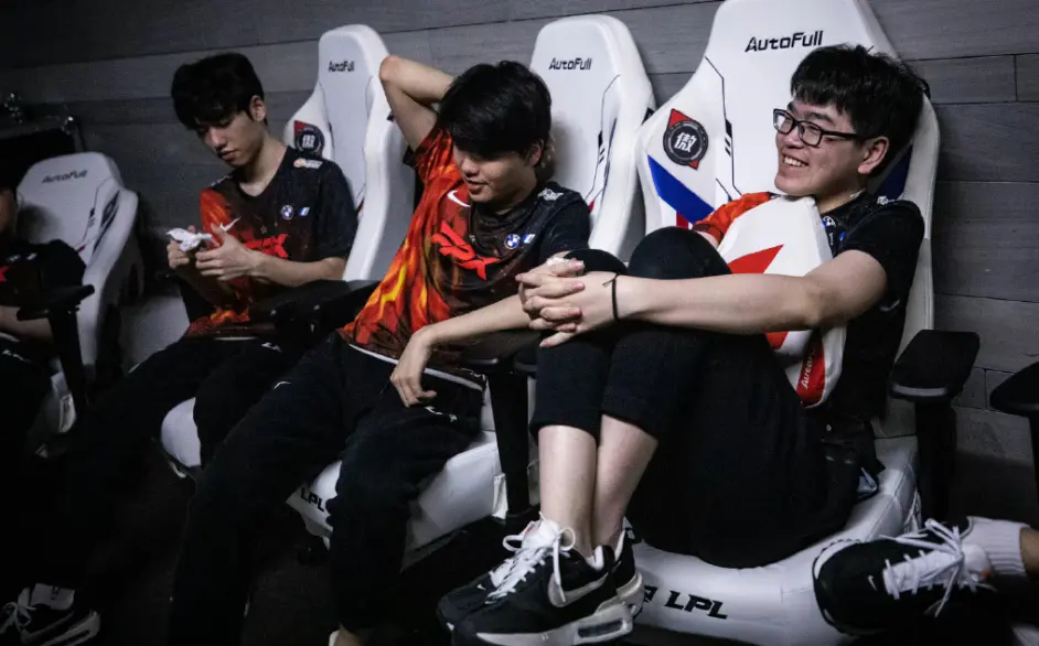 开云体育在线-DRX鏖战TL，Crisp团战一打五焦点之战小组赛，锁定晋级资格