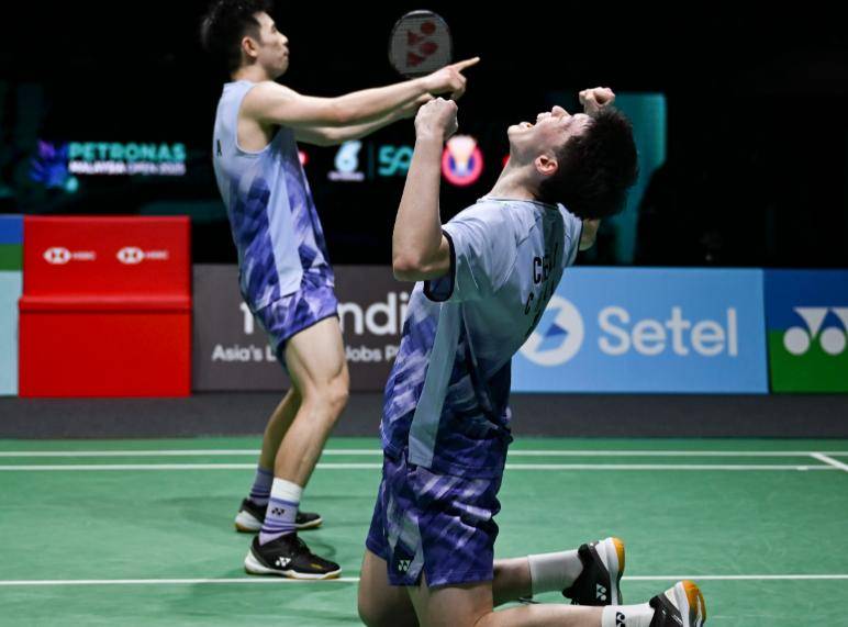 开云平台-马来西亚羽毛球队险胜韩国羽毛球队，辛杜绝境逆转